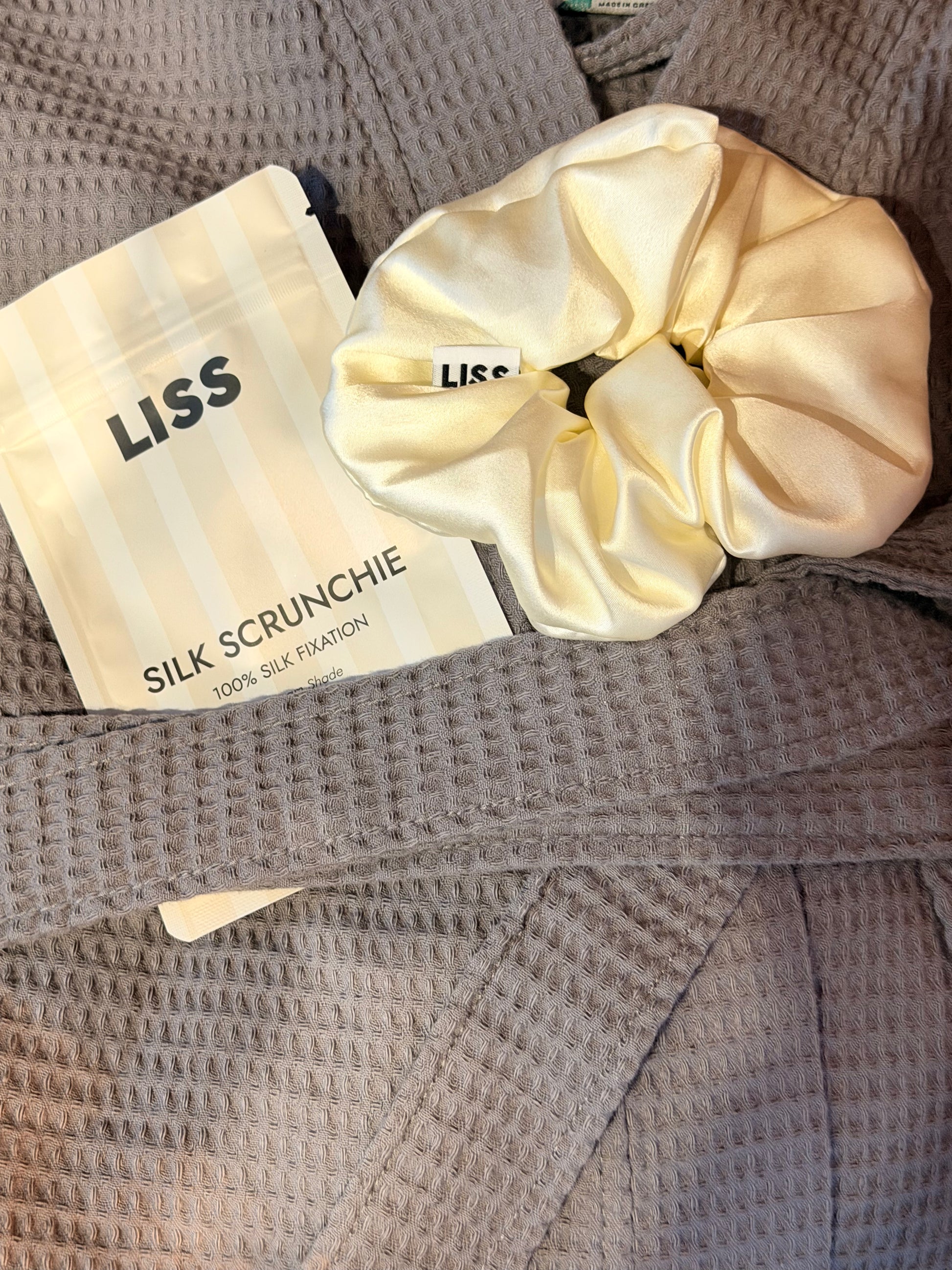 Big Scrunchie — Creme